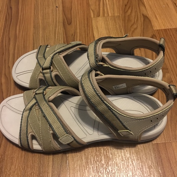 Sandals - Picture 2 of 4